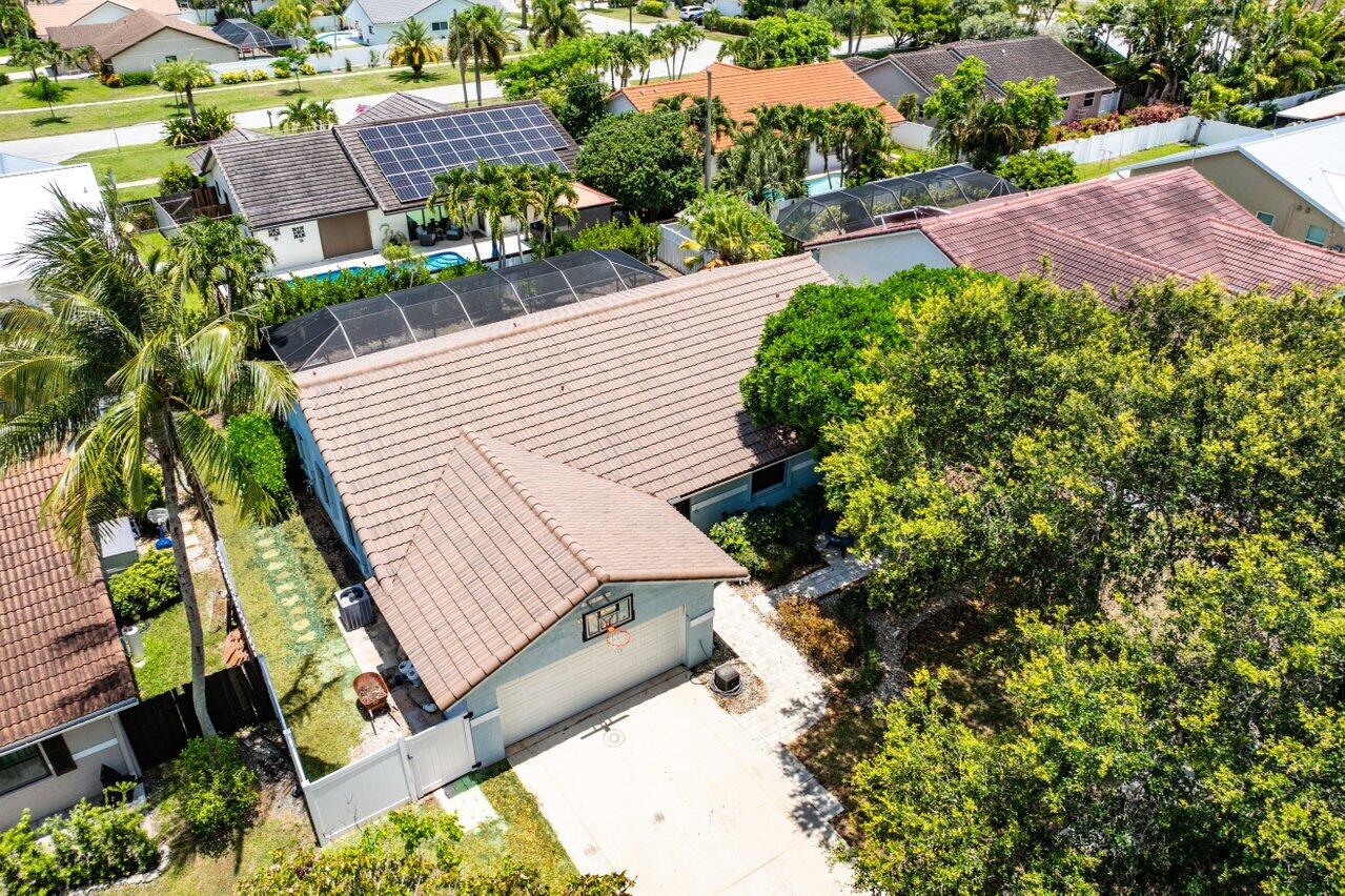 7800 Texas Trail Boca Raton, FL 33487 - Photo 27 of 33 an aerial view of multiple houses with yard