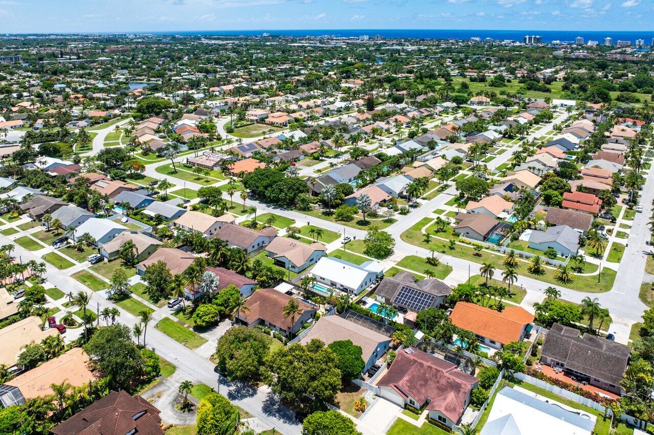 7800 Texas Trail Boca Raton, FL 33487 - Photo 31 of 33 an aerial view of residential houses with outdoor space and street view