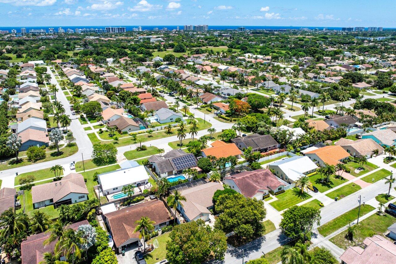 7800 Texas Trail Boca Raton, FL 33487 - Photo 32 of 33 an aerial view of residential houses with outdoor space and trees