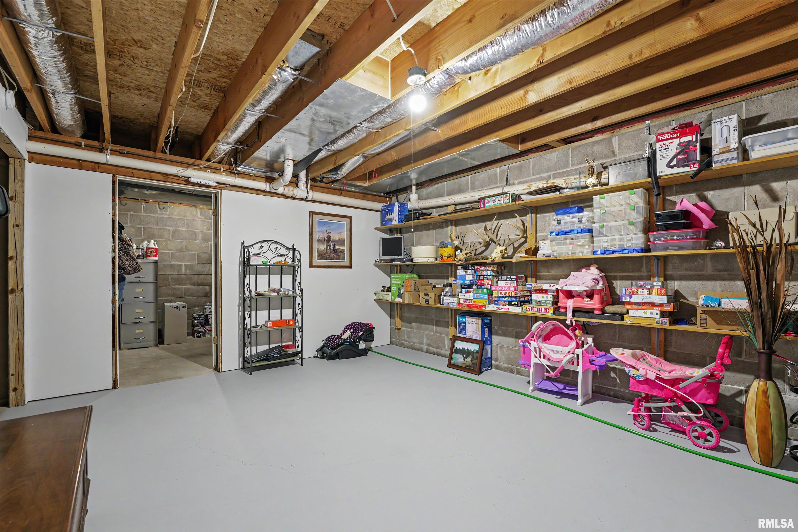 213 Woodlawn Road Lincoln, IL 62656 - Photo 29 of 36