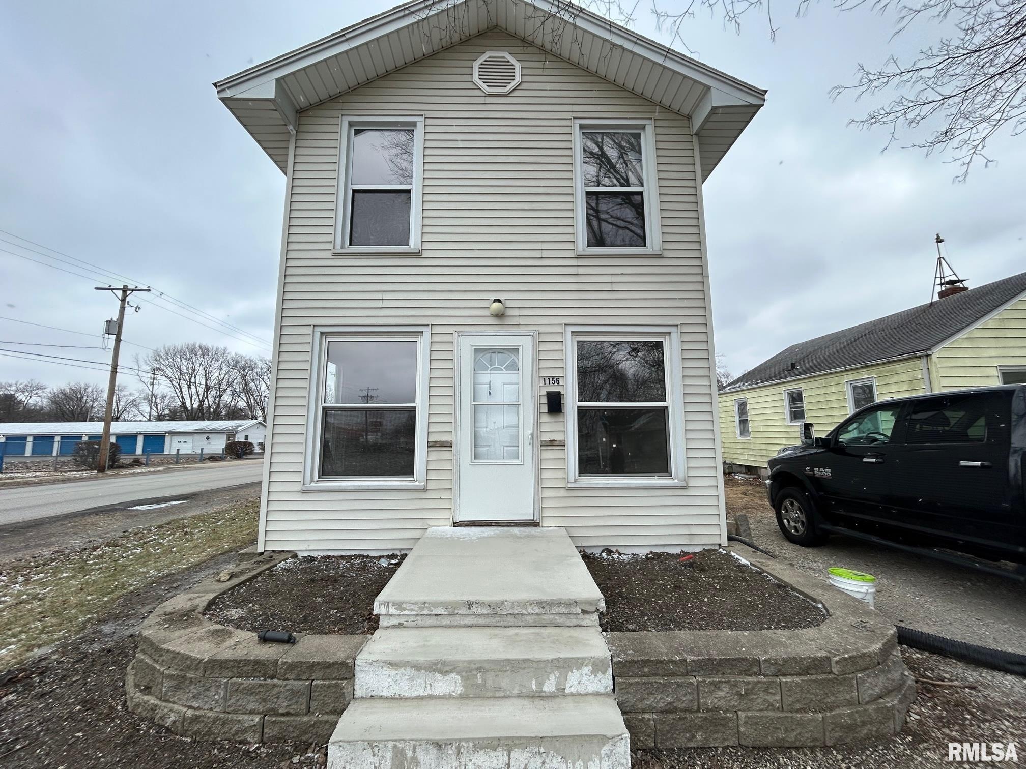 1156 North Indiana Avenue Springfield, IL 62702 - Photo 1 of 15
