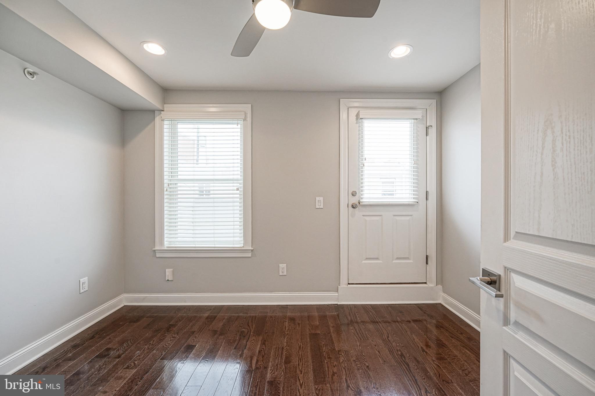 509 Mercy Street Philadelphia, PA 19148 - Photo 15 of 26 2nd Floor Back Bedroom w/ Deck