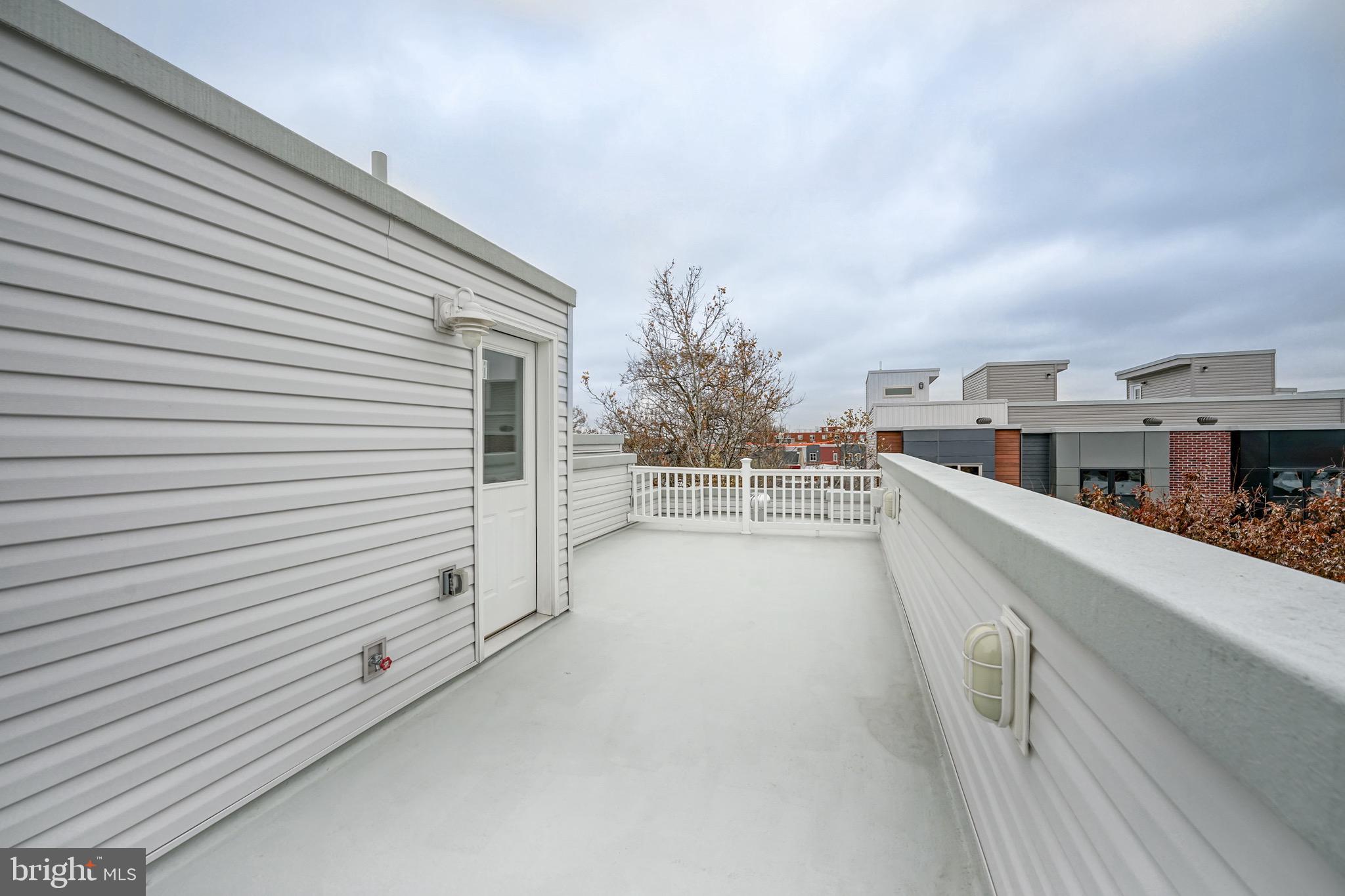 509 Mercy Street Philadelphia, PA 19148 - Photo 23 of 26 Roofdeck - 360 Degree Views