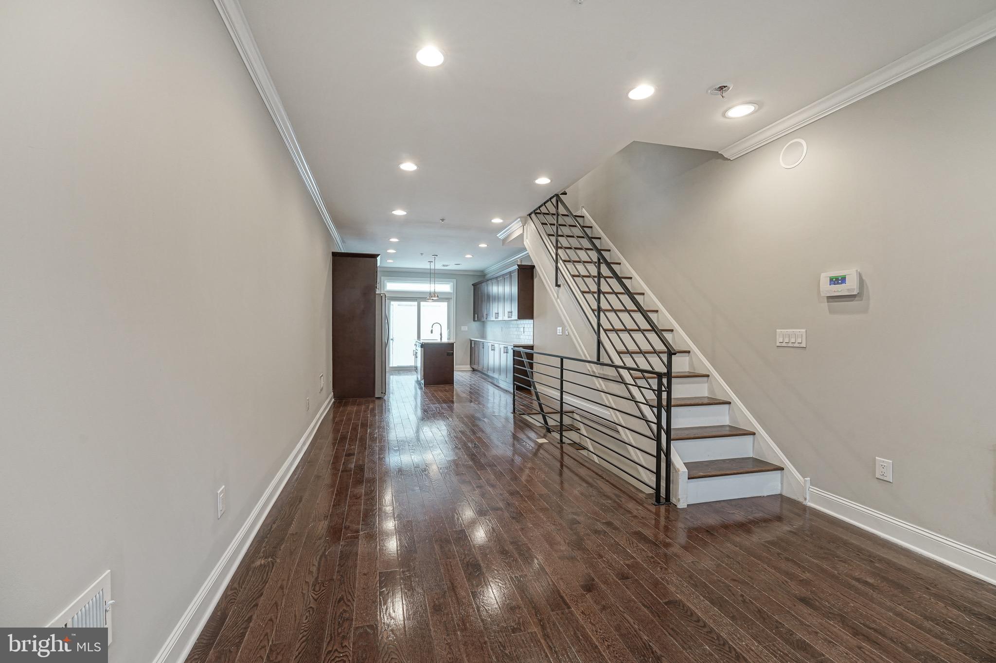509 Mercy Street Philadelphia, PA 19148 - Photo 3 of 26 Living Room/Dining Room
