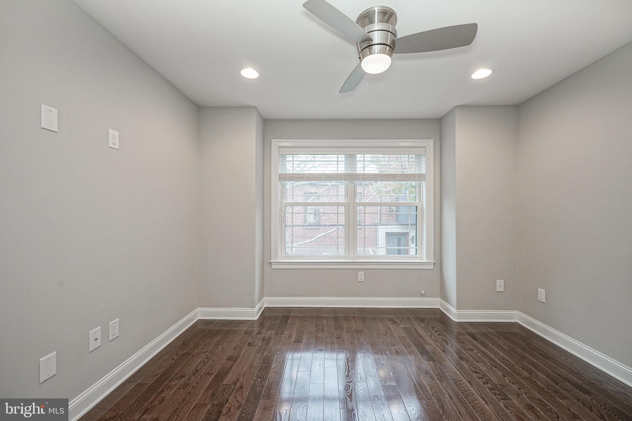 509 Mercy Street Philadelphia, PA 19148 - Photo 9 of 26 2nd Floor Front Bedroom
