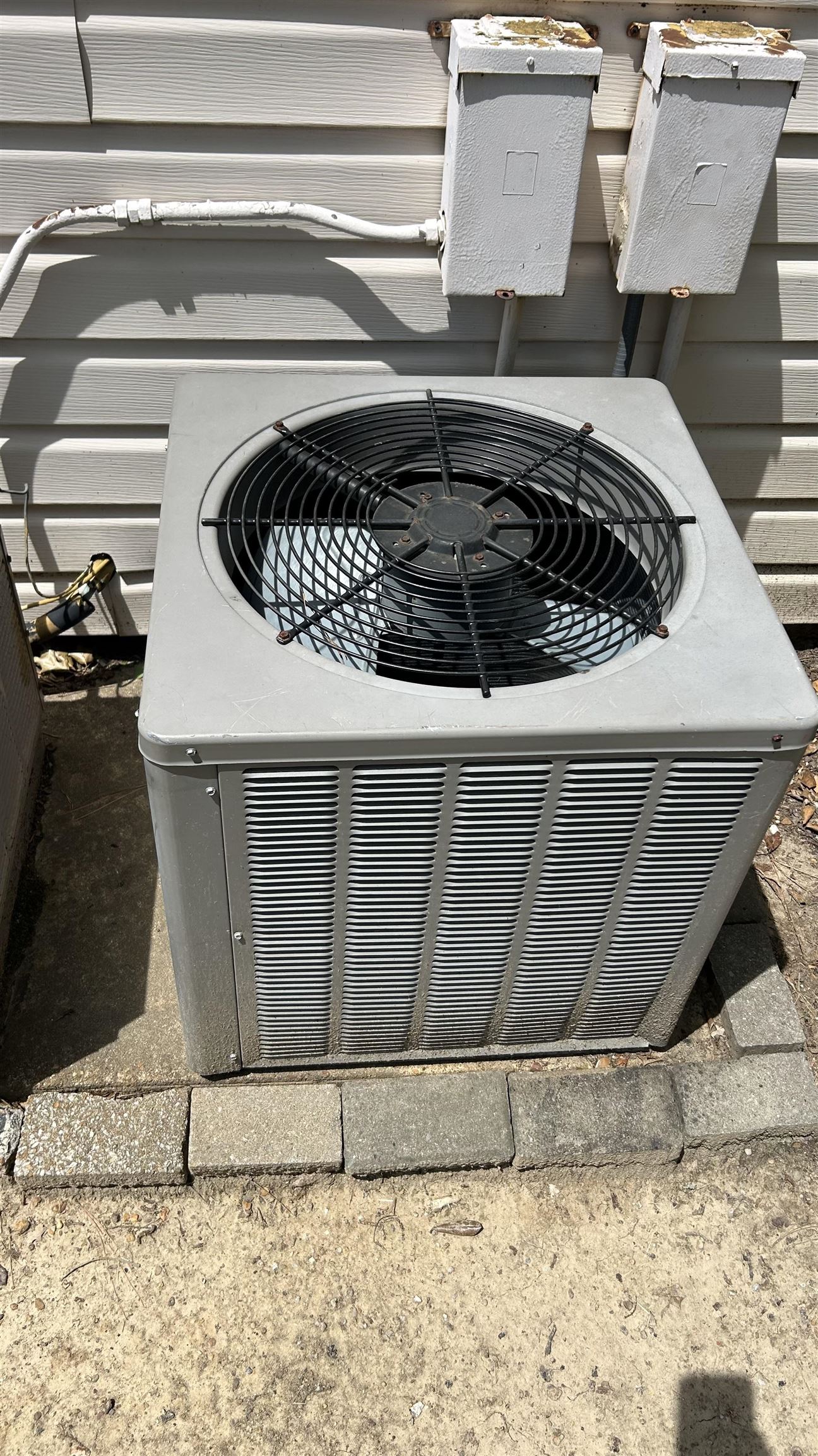 2800 Clarke Road, Unit 2 Memphis, TN 38115 - Photo 17 of 18 Outdoor HVAC condenser unit with a protective fan grill