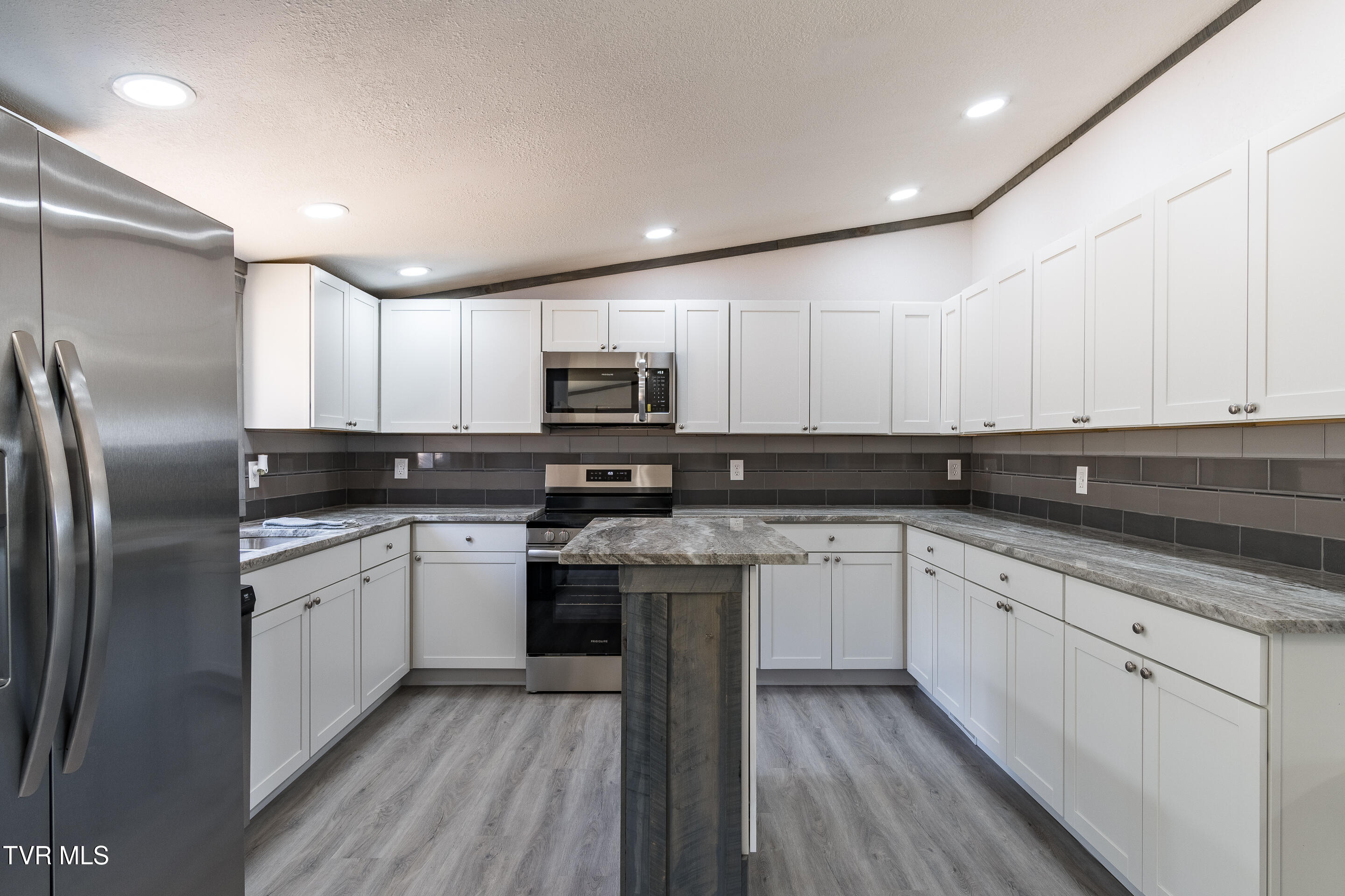 1400 West Pines Road Afton, TN 37616 - Photo 13 of 47 interior-5