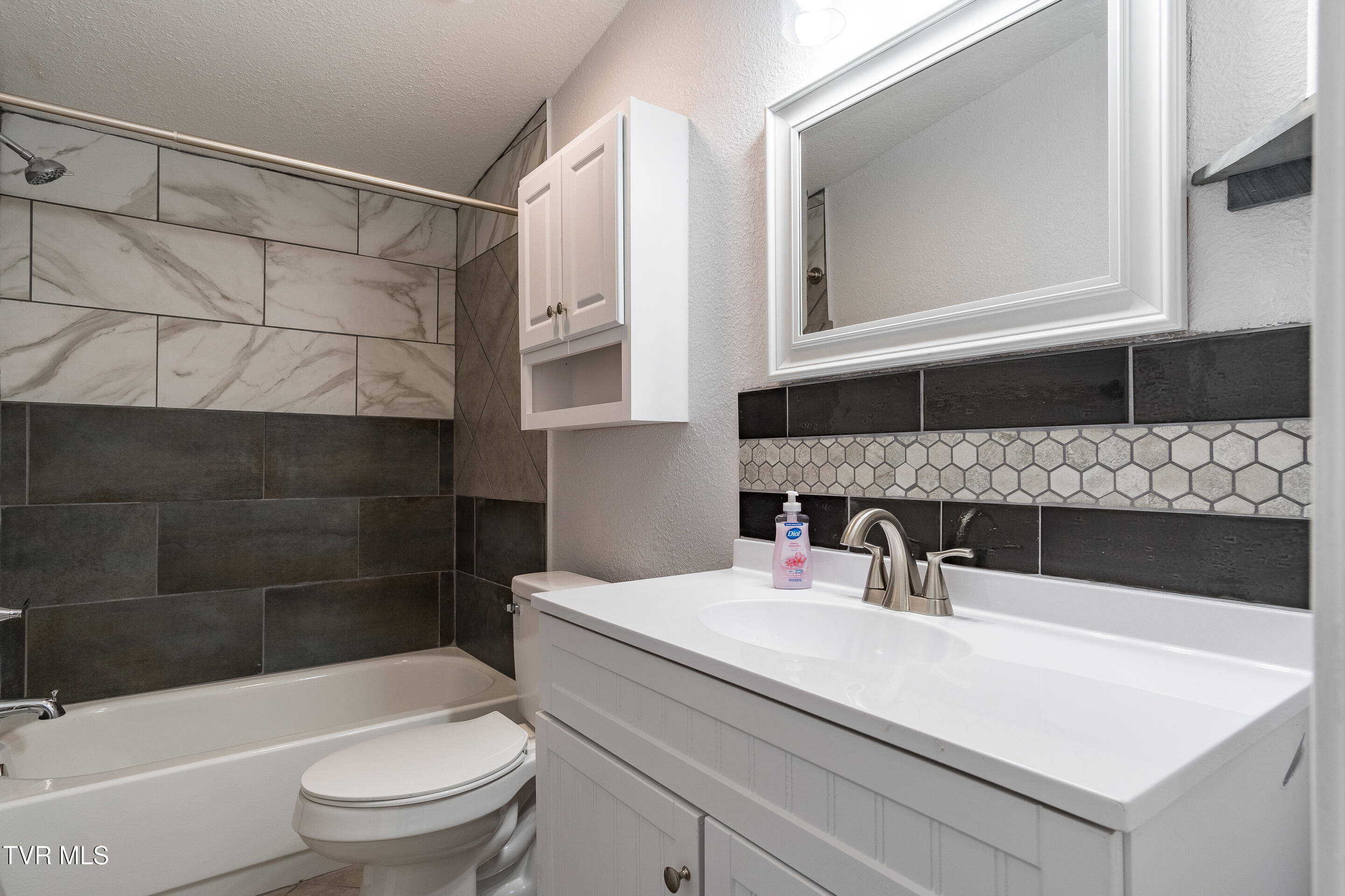 1400 West Pines Road Afton, TN 37616 - Photo 22 of 47 interior-27
