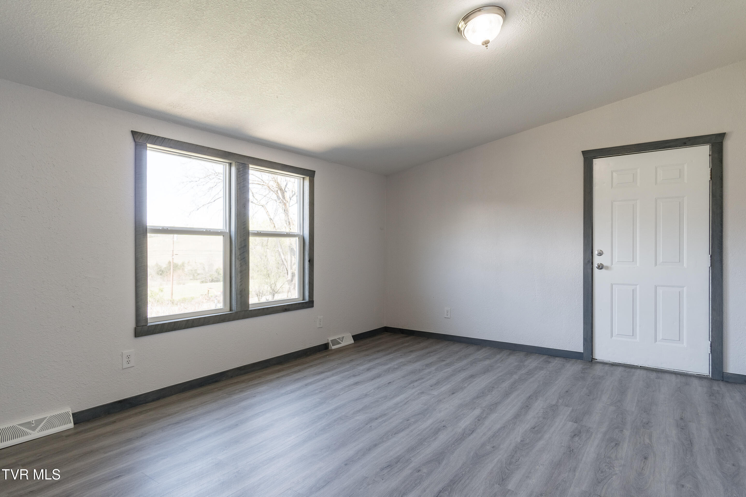 1400 West Pines Road Afton, TN 37616 - Photo 26 of 47 interior-14