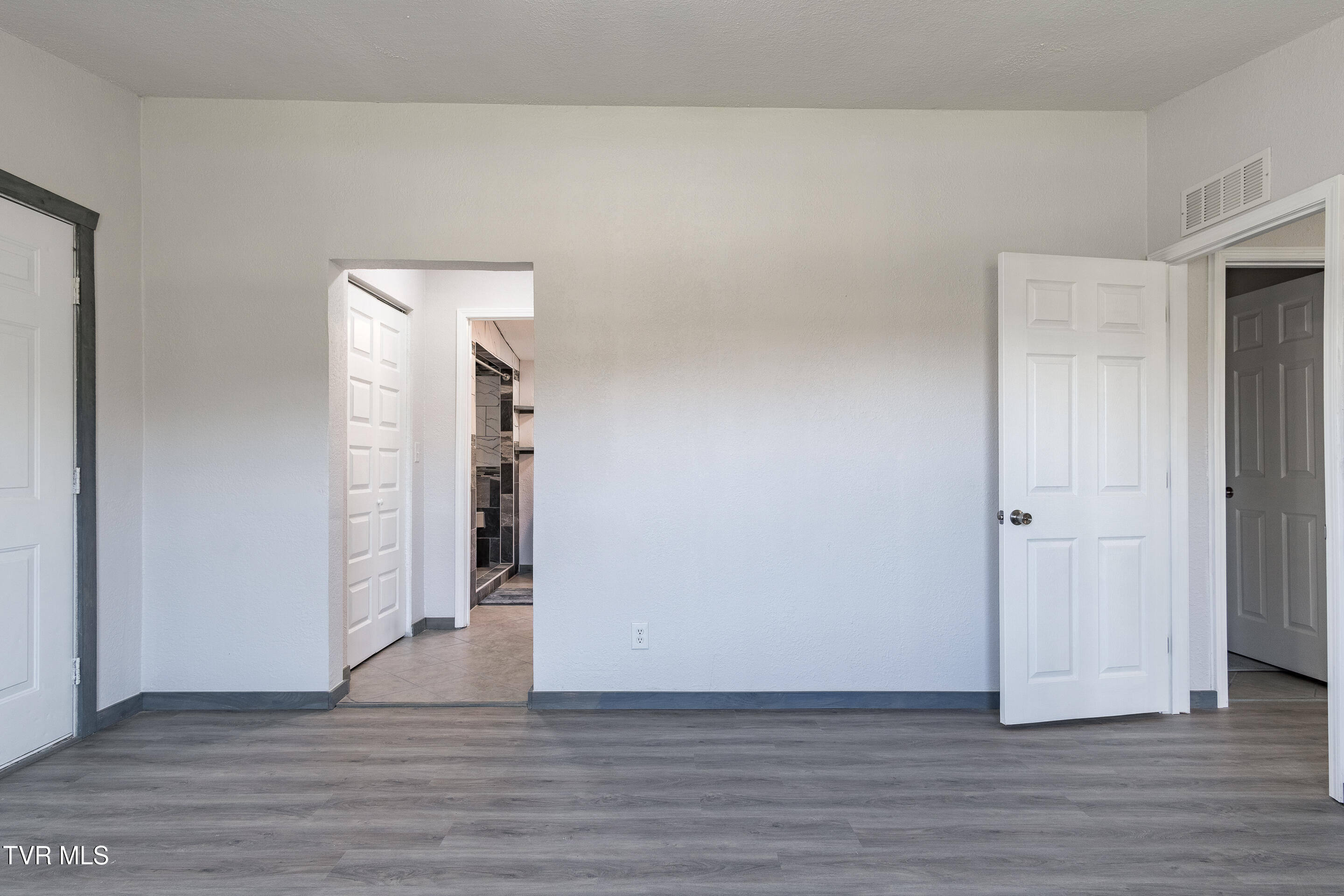 1400 West Pines Road Afton, TN 37616 - Photo 27 of 47 interior-16