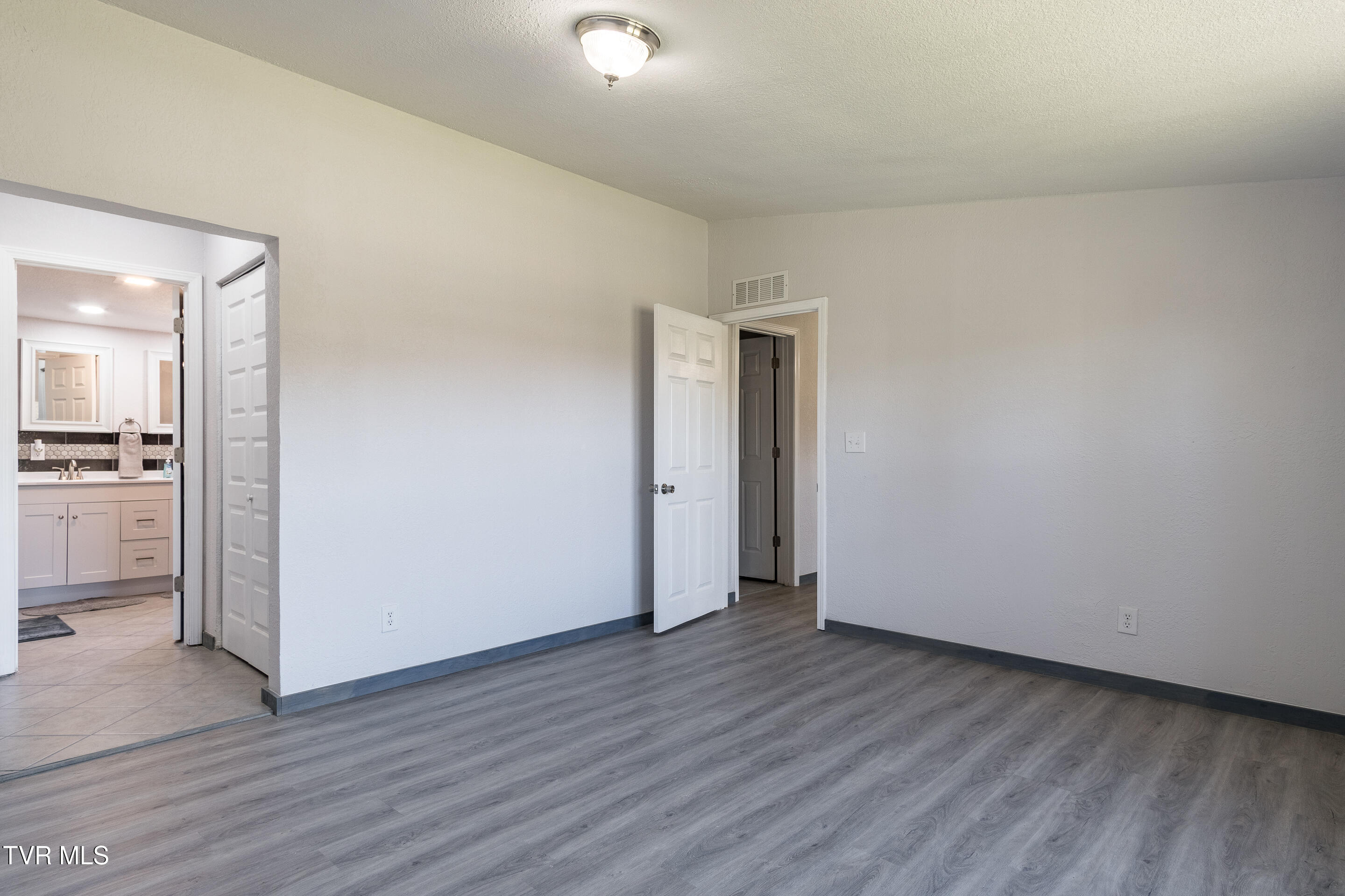 1400 West Pines Road Afton, TN 37616 - Photo 28 of 47 interior-15