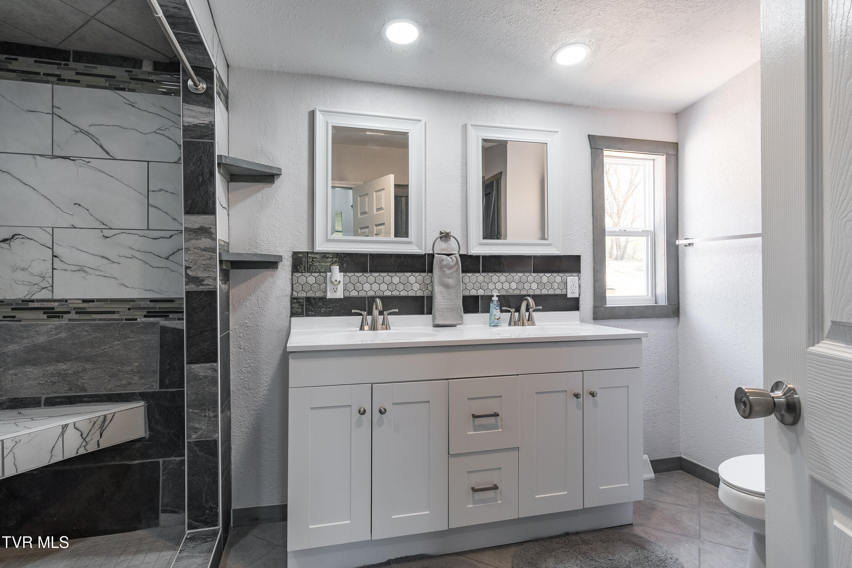 1400 West Pines Road Afton, TN 37616 - Photo 30 of 47 interior-18
