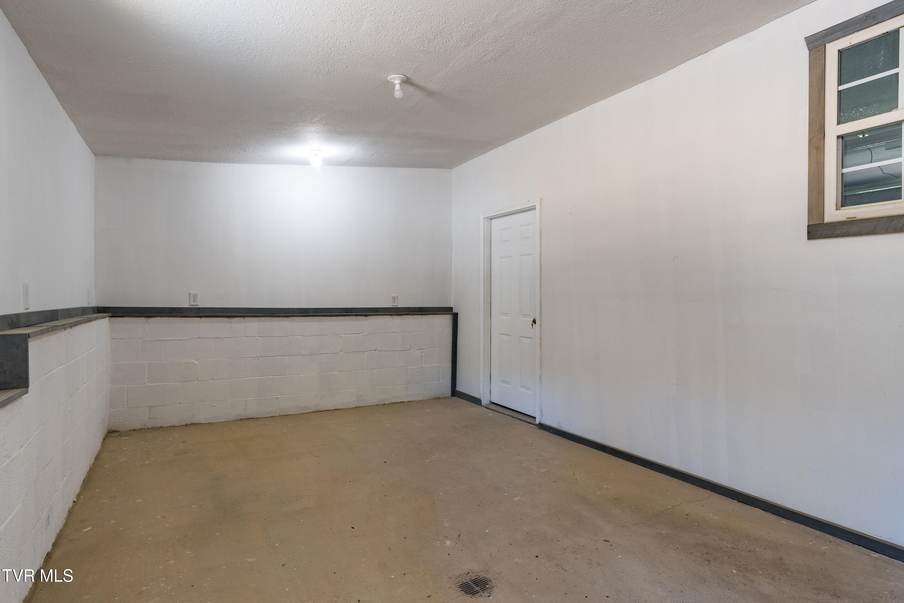 1400 West Pines Road Afton, TN 37616 - Photo 37 of 47 interior-31