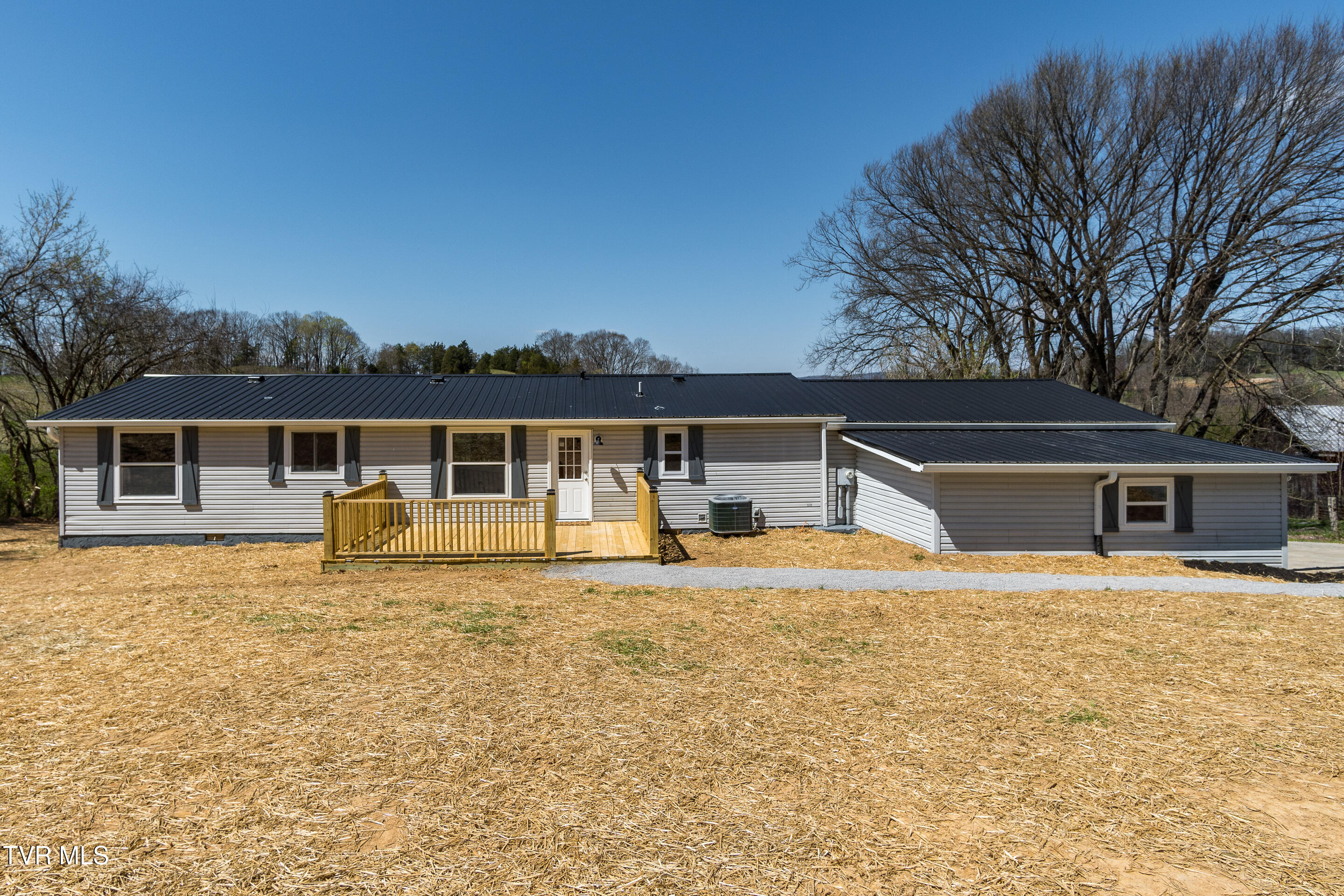 1400 West Pines Road Afton, TN 37616 - Photo 41 of 47 exterior-16