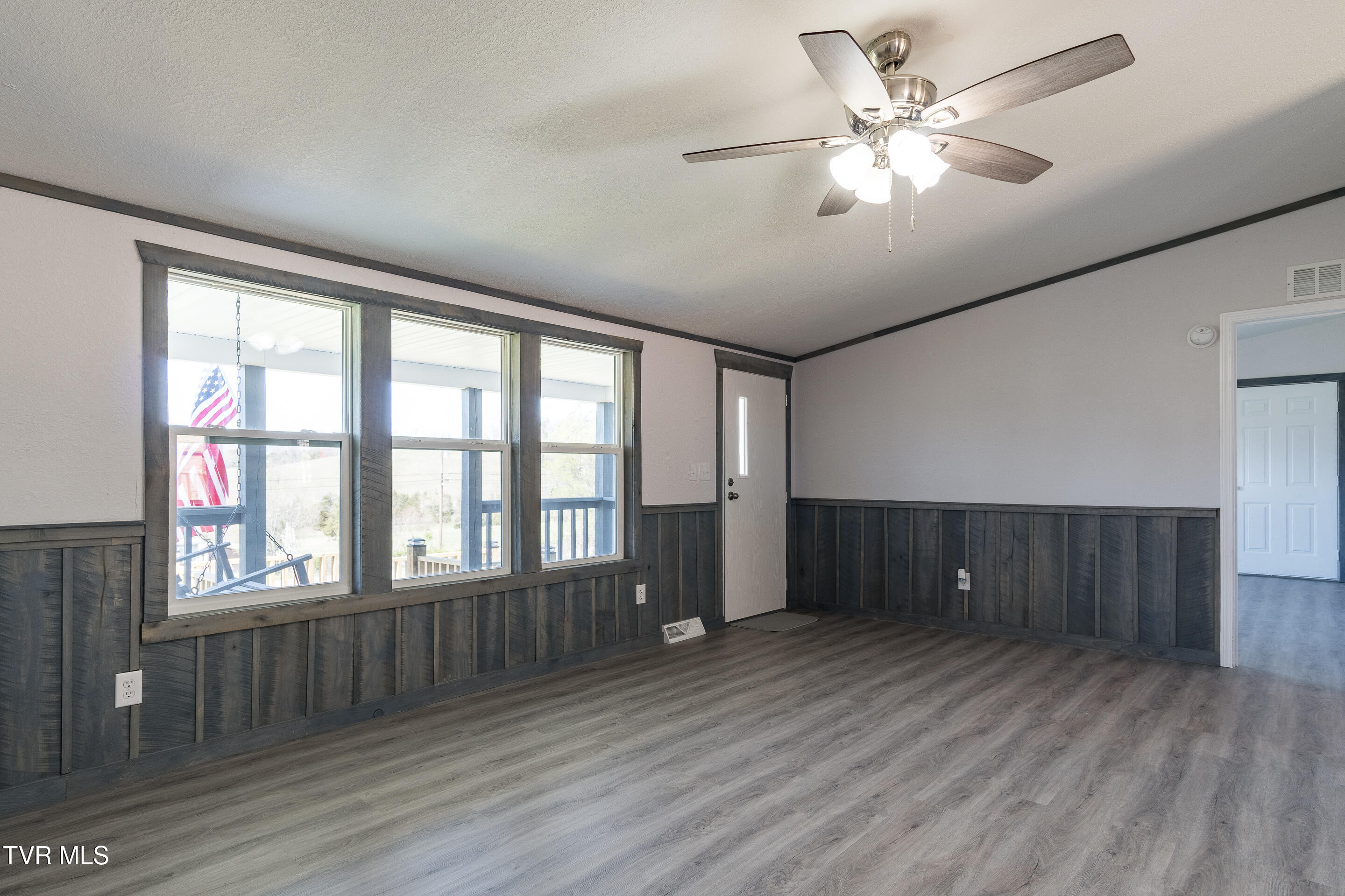 1400 West Pines Road Afton, TN 37616 - Photo 9 of 47 interior-1