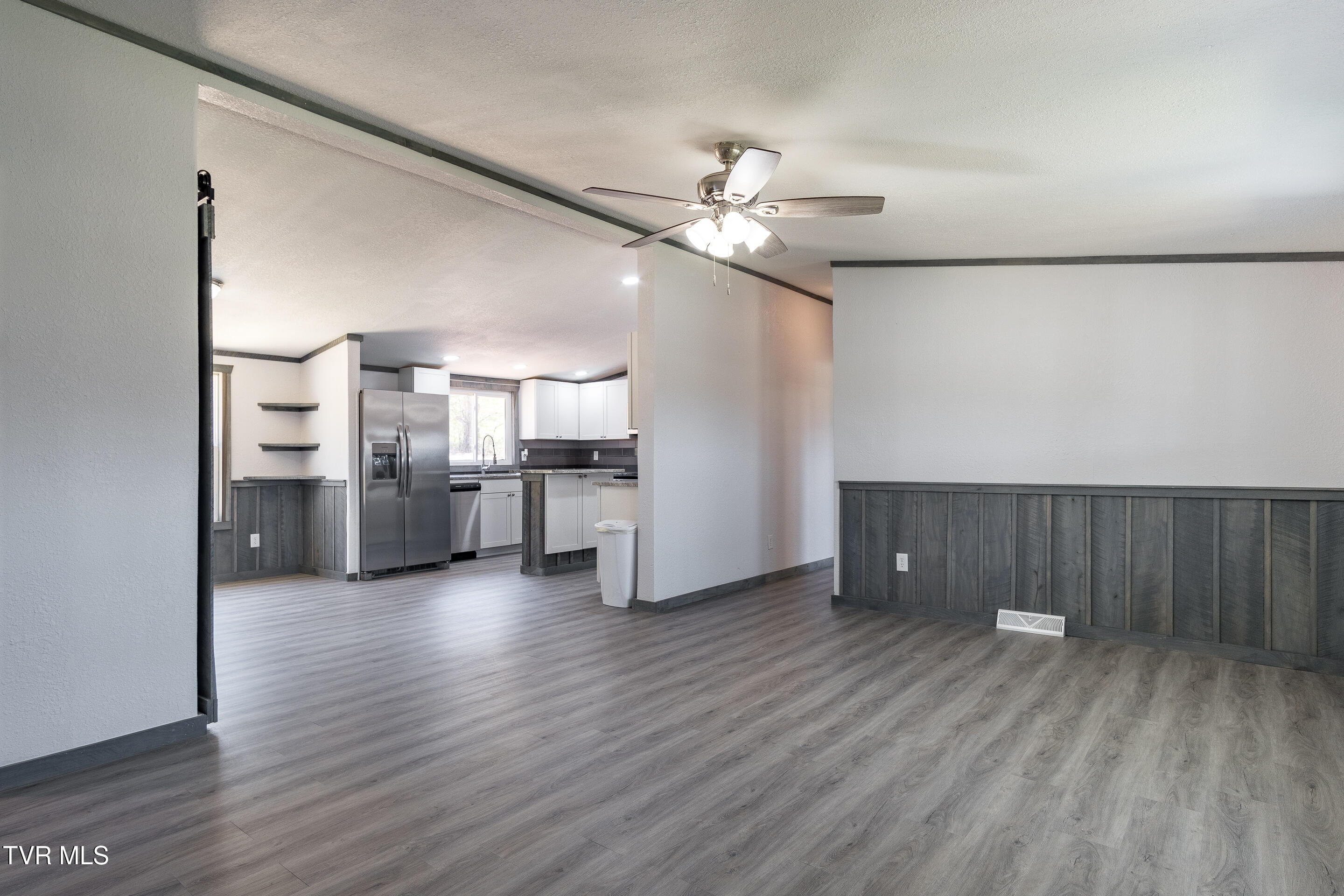 1400 West Pines Road Afton, TN 37616 - Photo 10 of 47 interior-3
