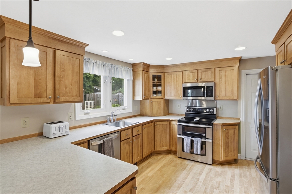 2 Alan Road Hudson, MA 01749 - Photo 7 of 42