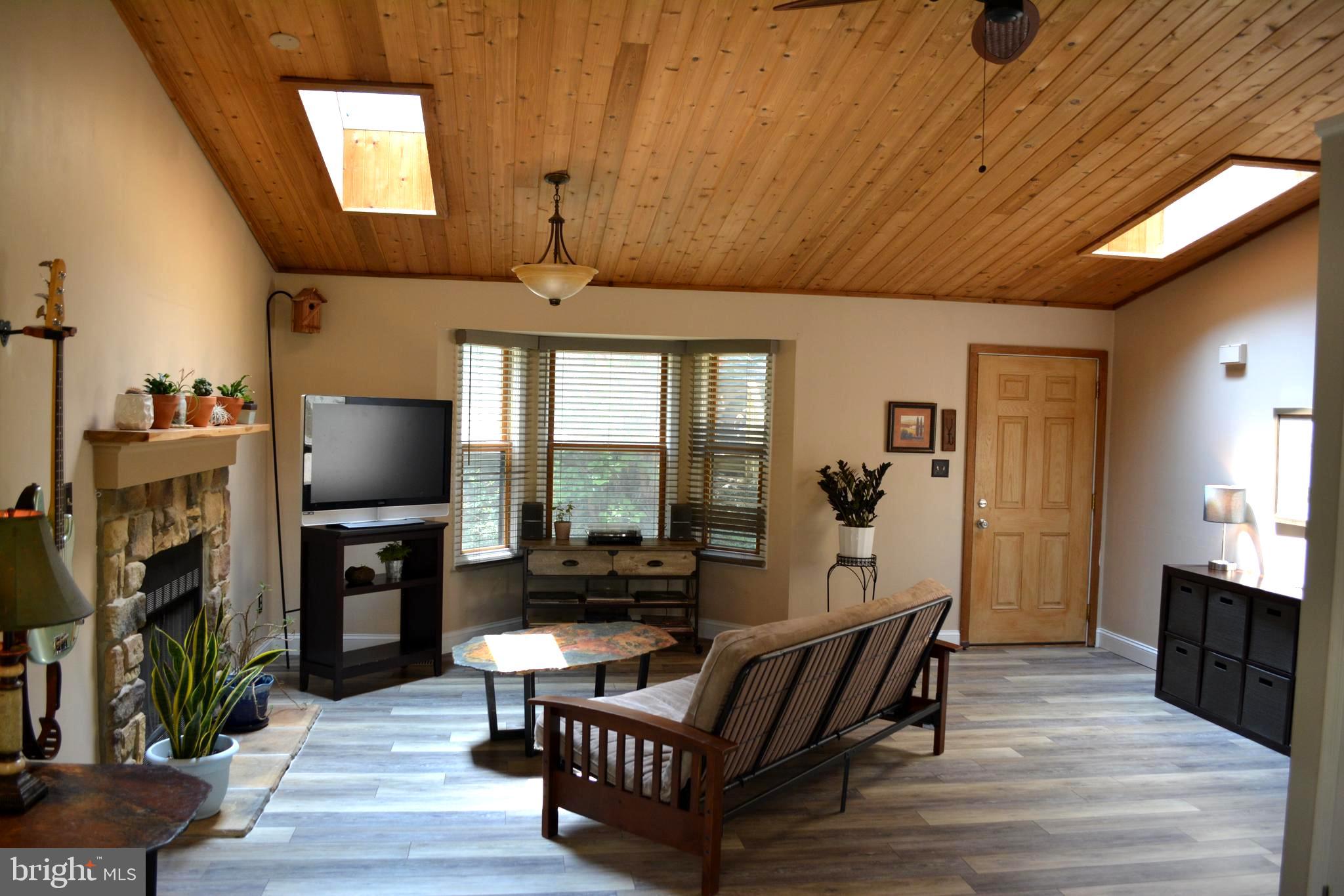 348 Rome Beauty Drive Linden, VA 22642 - Photo 16 of 80 Vaulted great room w/ bow window