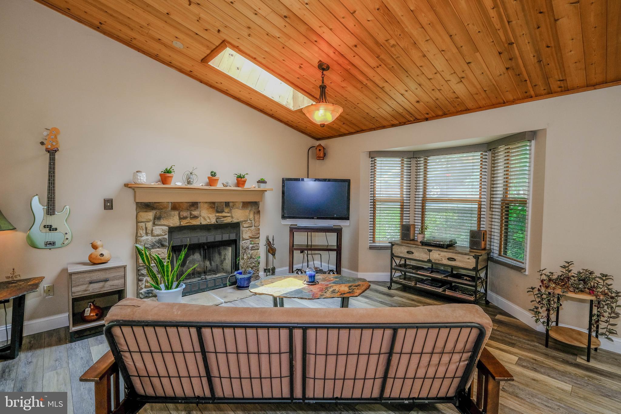 348 Rome Beauty Drive Linden, VA 22642 - Photo 21 of 80 Vaulted great room w/ bow window
