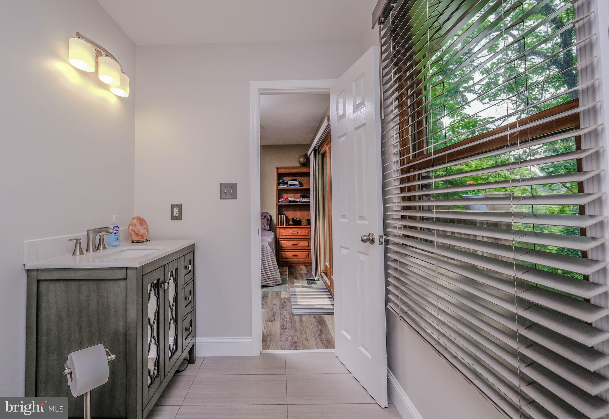 348 Rome Beauty Drive Linden, VA 22642 - Photo 36 of 80 Master bath w/tile