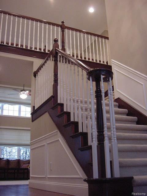 514 Springview Drive Rochester, MI 48307 - Photo 3 of 21 Stairs