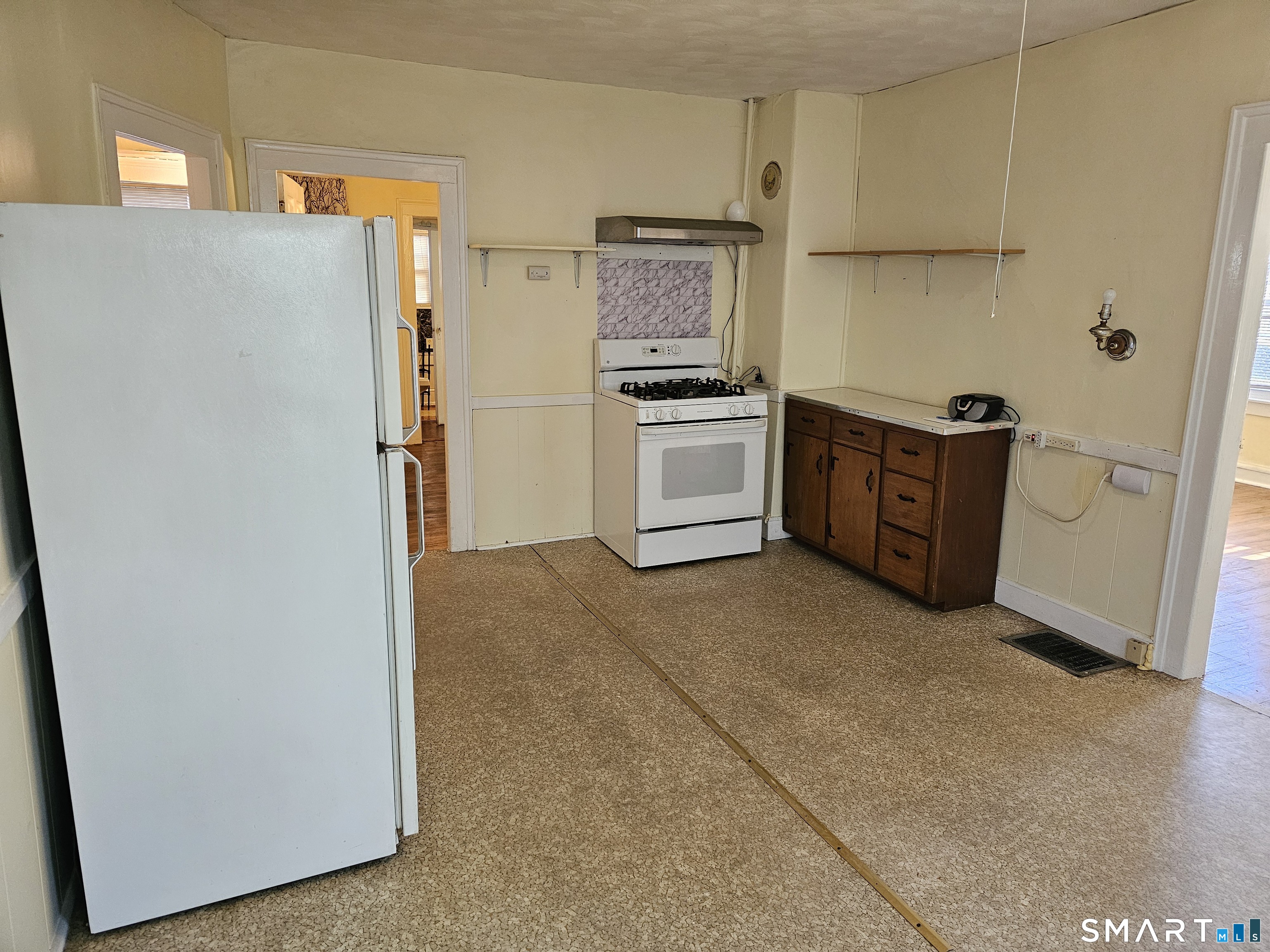 154 Curtis Street New Britain, CT 06053 - Photo 2 of 8