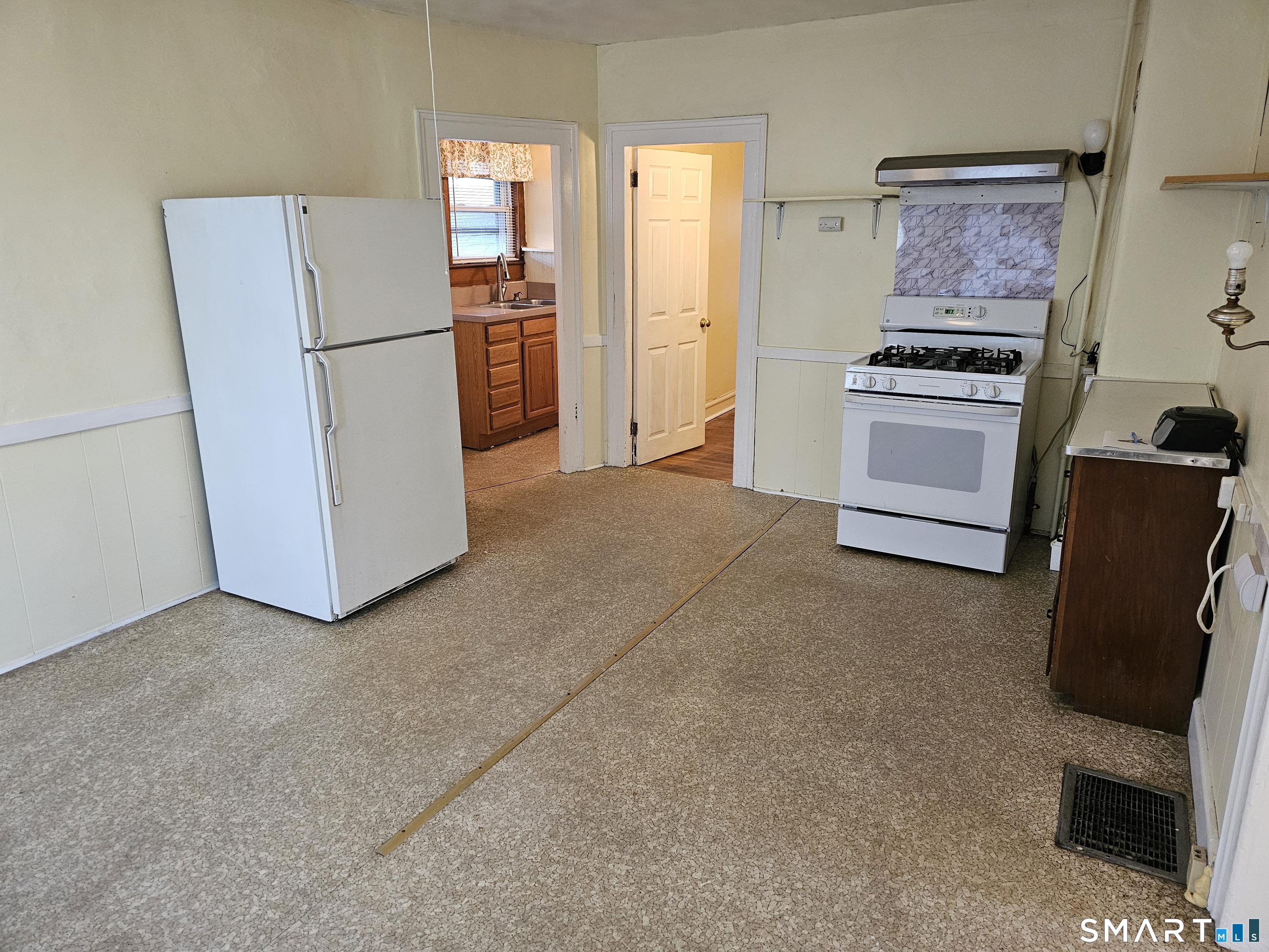 154 Curtis Street New Britain, CT 06053 - Photo 3 of 8