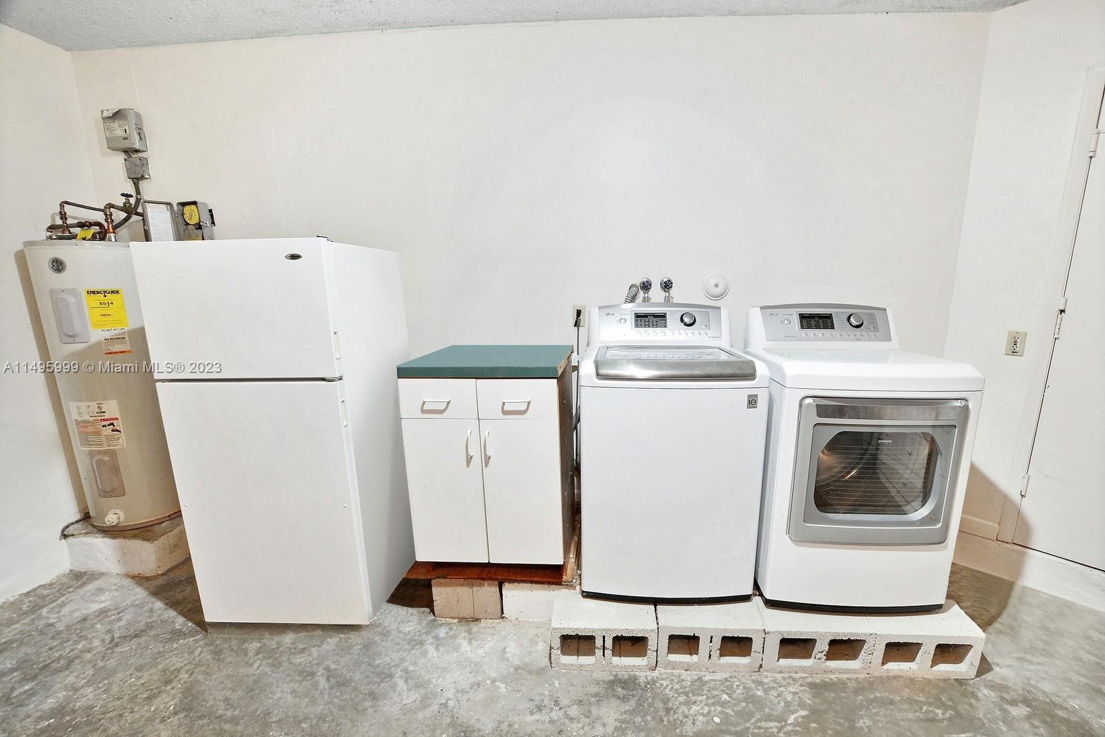 Forest Ridge Cluster Homes Davie, FL 33328 - Photo 29 of 39 a utility room with dryer and washer