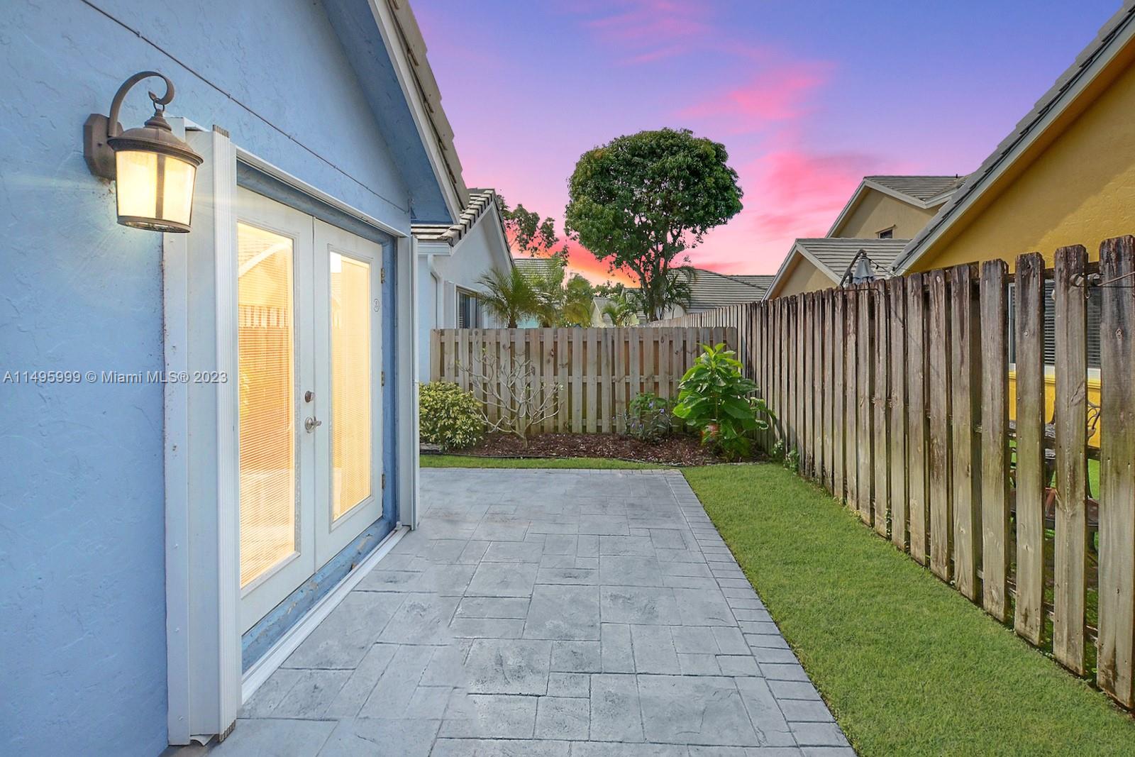 Forest Ridge Cluster Homes Davie, FL 33328 - Photo 32 of 39 a view of a house with a porch