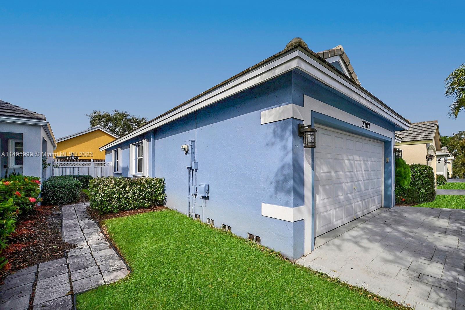 Forest Ridge Cluster Homes Davie, FL 33328 - Photo 4 of 39 a front view of a house with garden