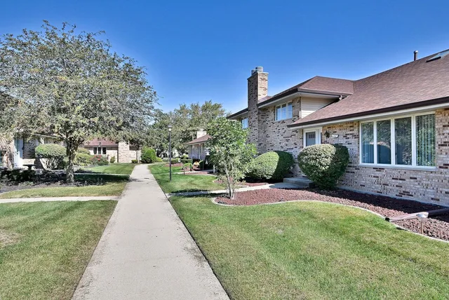 $319,000 | 15262 74th Avenue, Unit 36, Orland Park, IL 60462