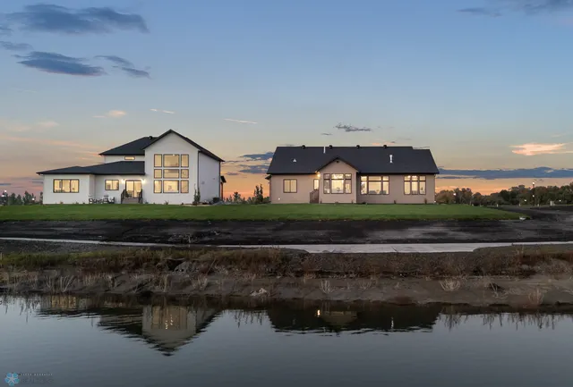 $1,299,900 | 8153 Memory Lane, Horace, ND 58047