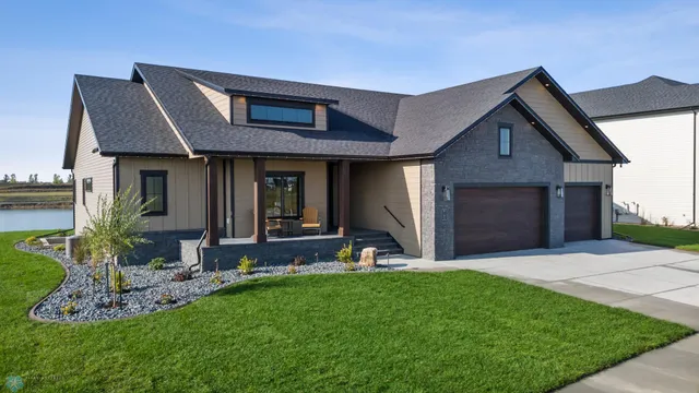 $1,299,900 | 8153 Memory Lane, Horace, ND 58047
