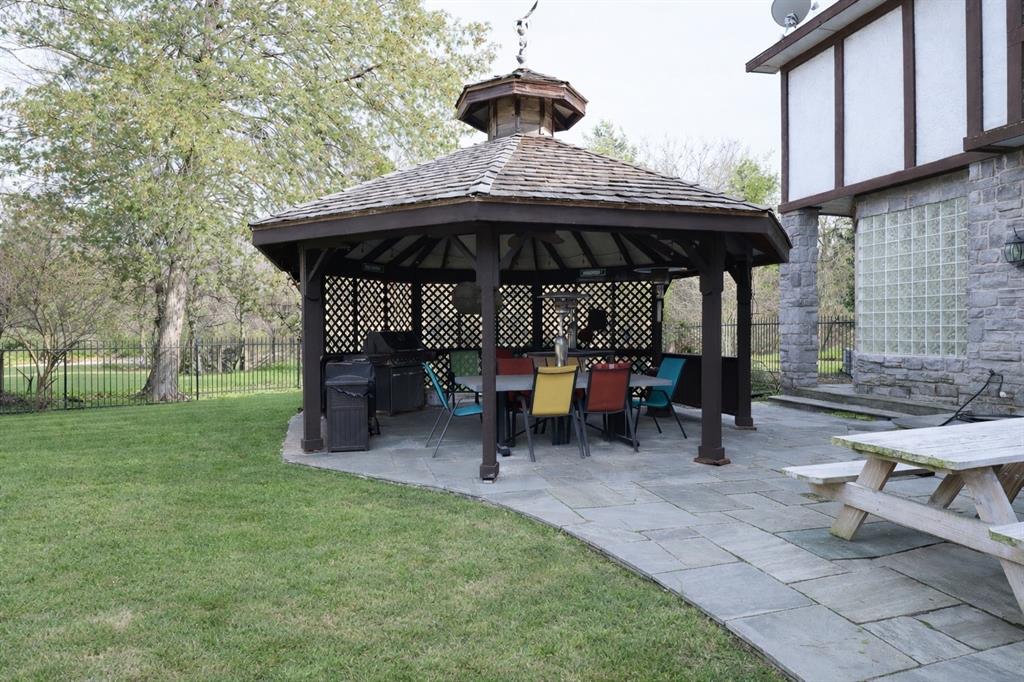 1075 Mobley Road Cedar Hill, TX 75104 - Photo 8 of 37 Gazeebo