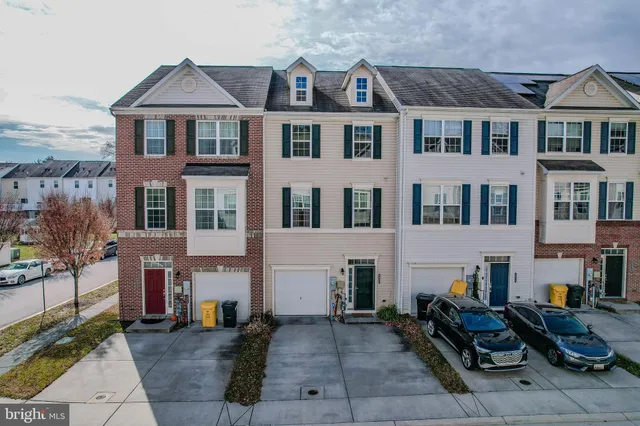 a view of a house with a yard and plants