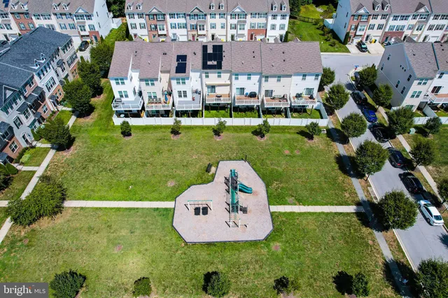 a view of a back yard of the house
