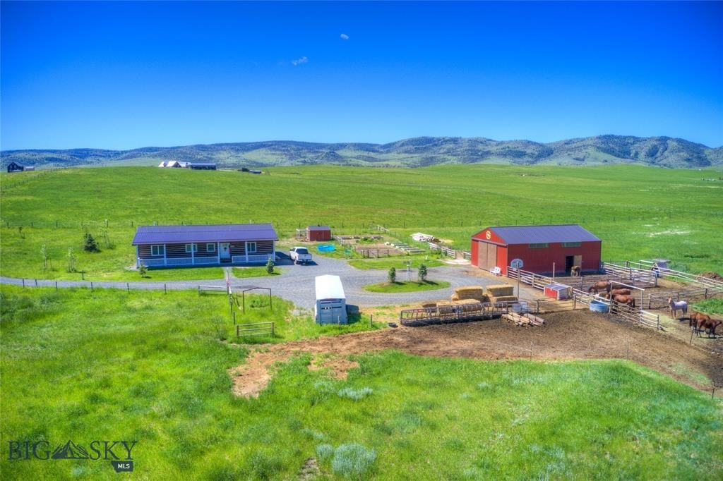 Home with Barn and Mountain View’s