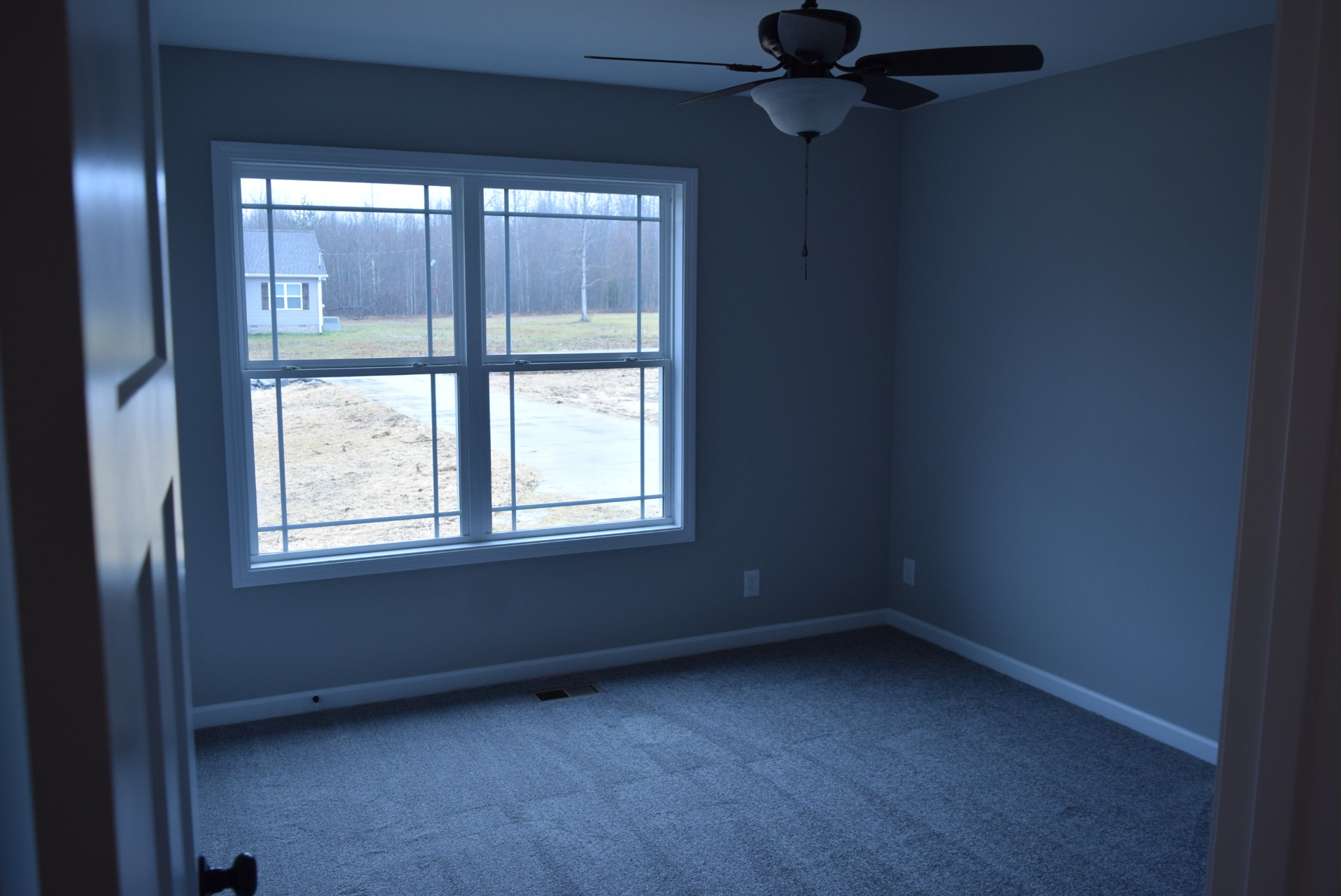 103 Ballard Road Manchester, TN 37355 - Photo 6 of 8 an empty room with a window