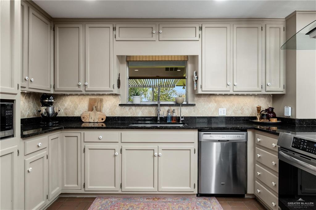 16248 Garrett Road Harlingen, TX 78552 - Photo 4 of 25