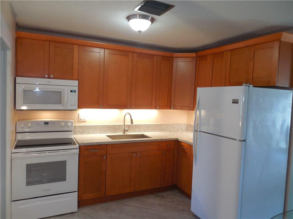 6621 Southwest 19th Street North Lauderdale, FL 33068 - Photo 5 of 27 Photo 5