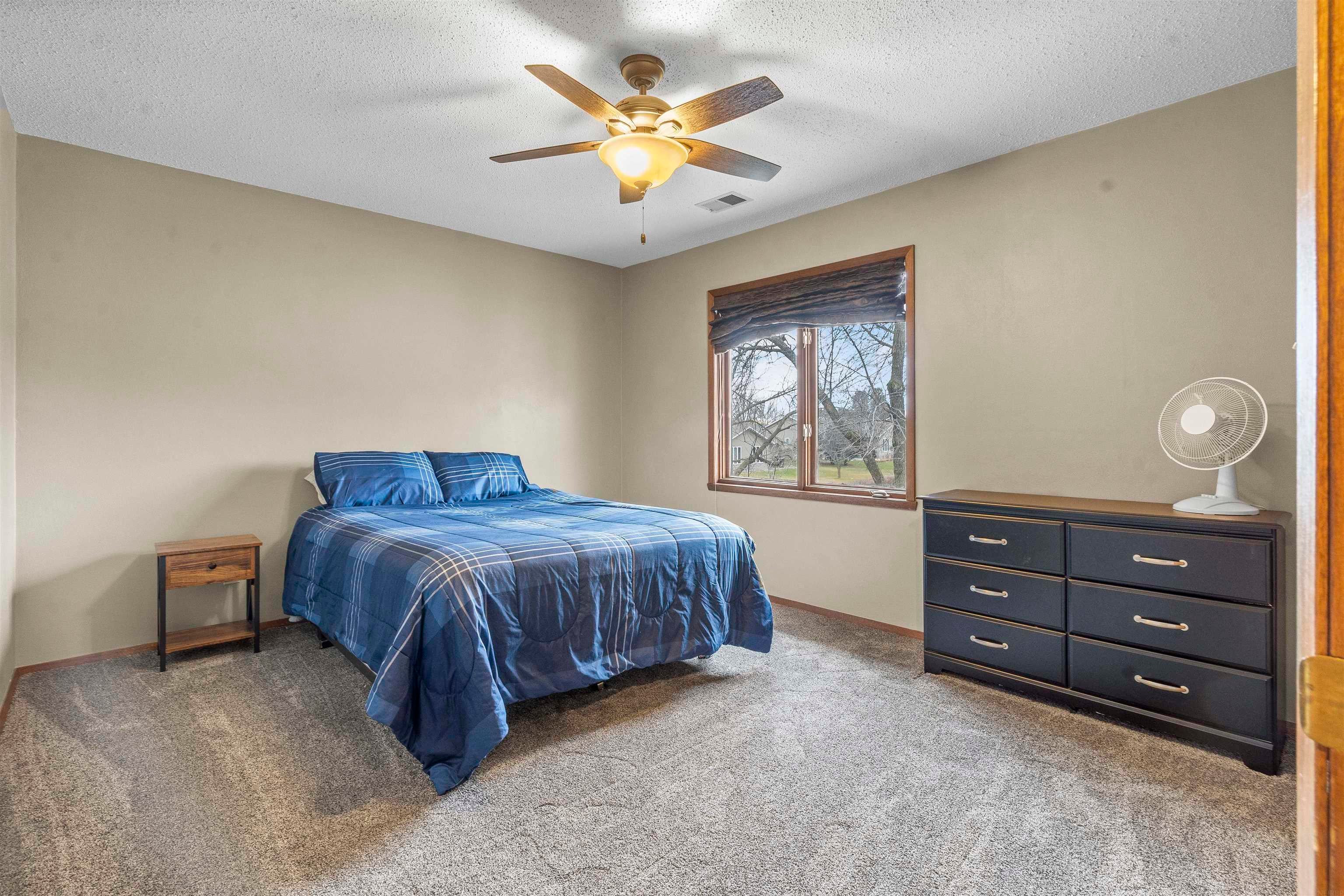 3917 Bradley Road, Unit H Waterloo, IA 50701 - Photo 14 of 17 Gallery Image 14
