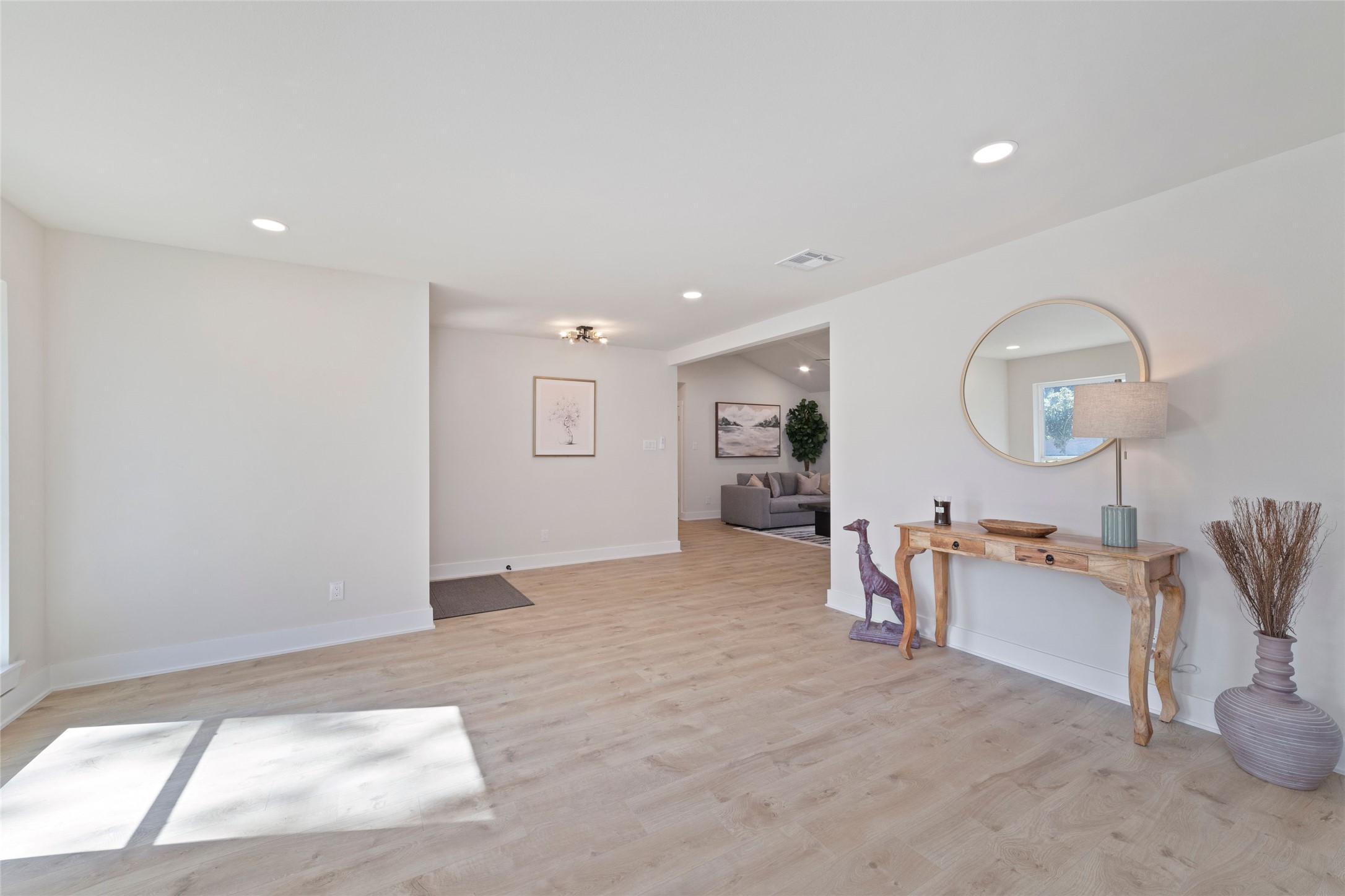 9902 Hornpipe Lane Houston, TX 77080 - Photo 14 of 30 Living Room off of Foyer, looking towards Family Room.