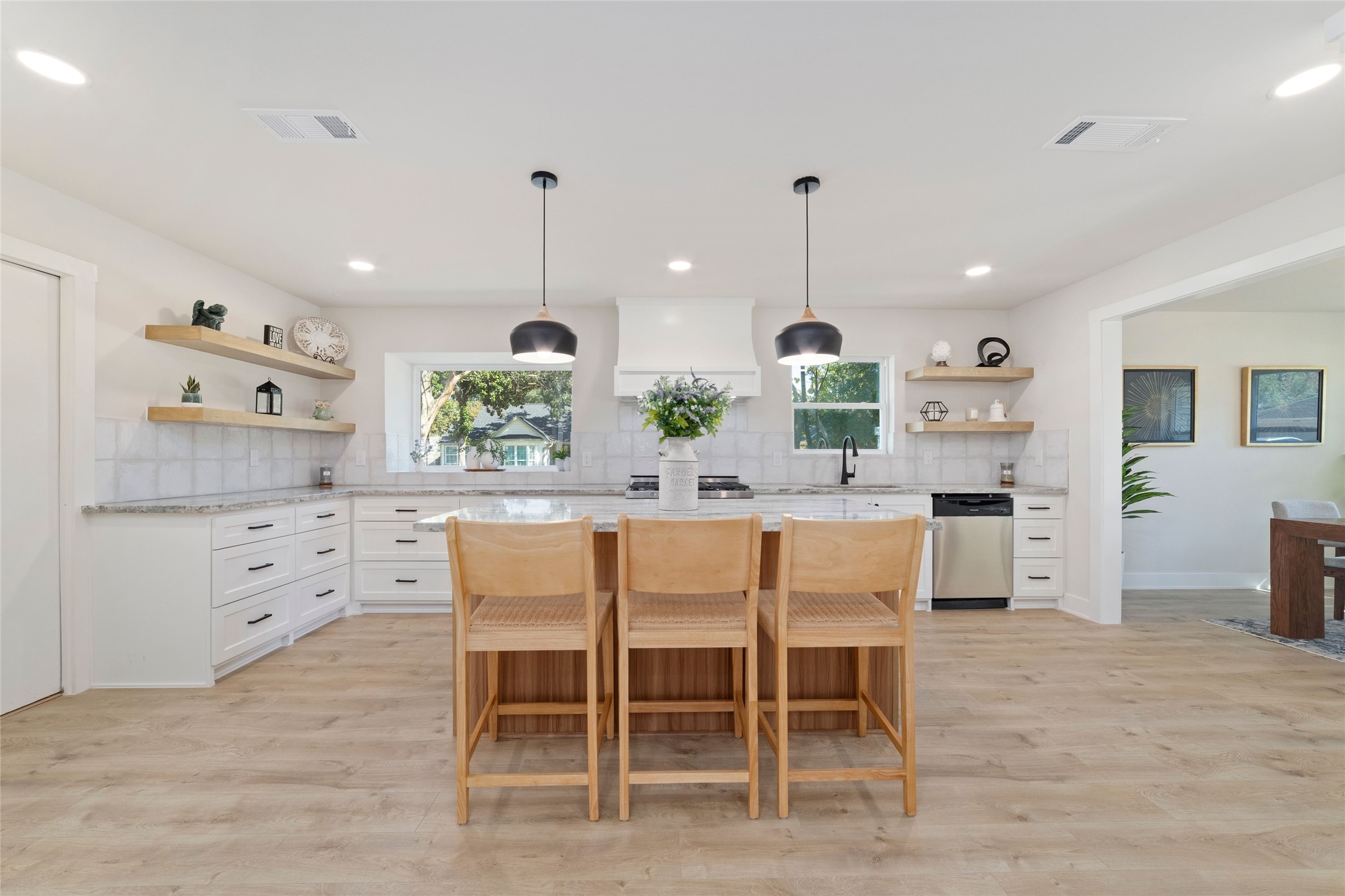 9902 Hornpipe Lane Houston, TX 77080 - Photo 7 of 30 Kitchen, view from the Family Room.