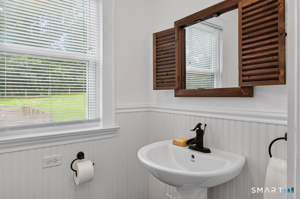 888 Racebrook Road Orange, CT 06477 - Photo 17 of 32 Gallery Image 17