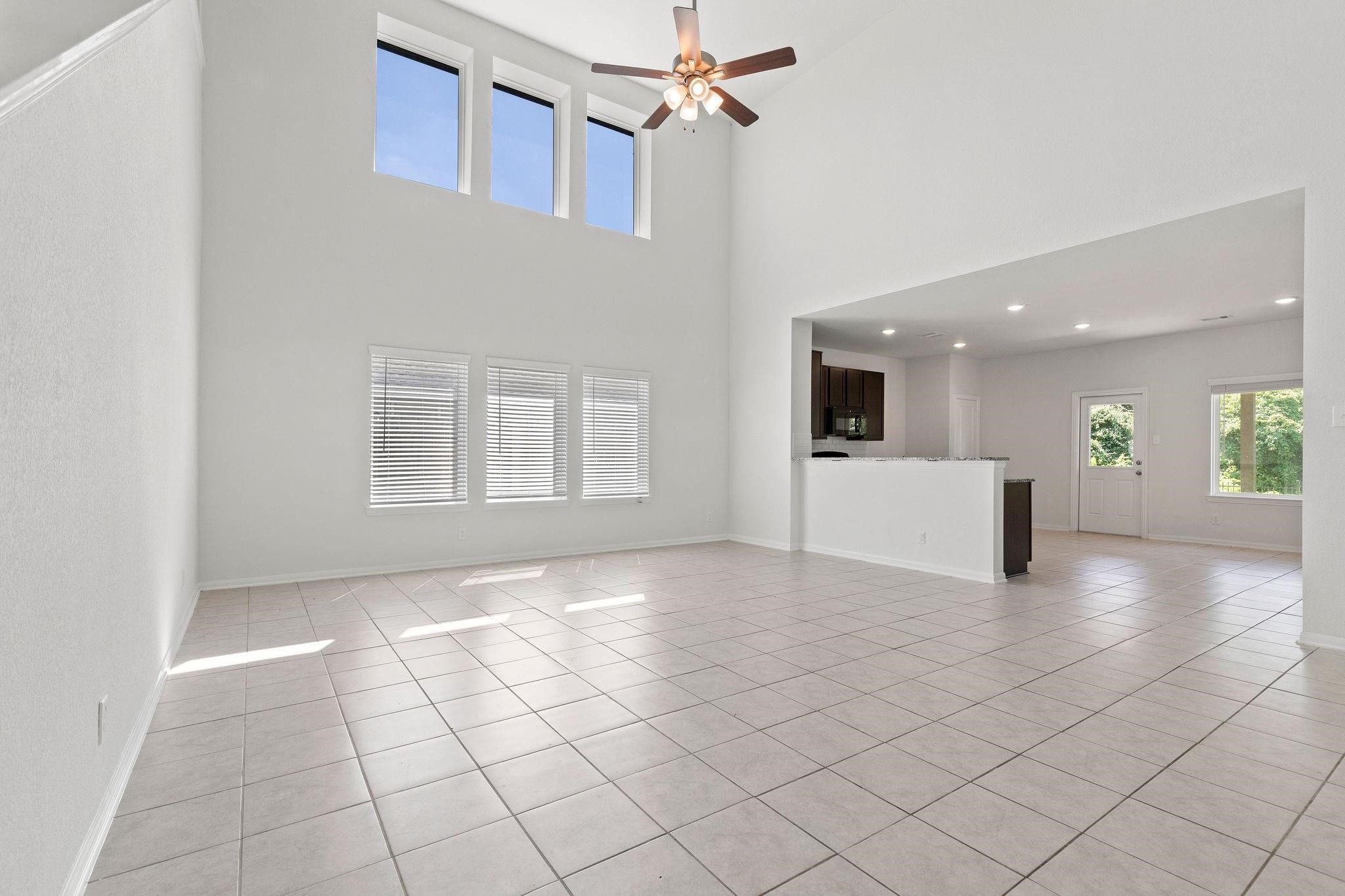 5319 Rivers Edge Drive Richmond, TX 77469 - Photo 2 of 23 a view of a livingroom with a furniture