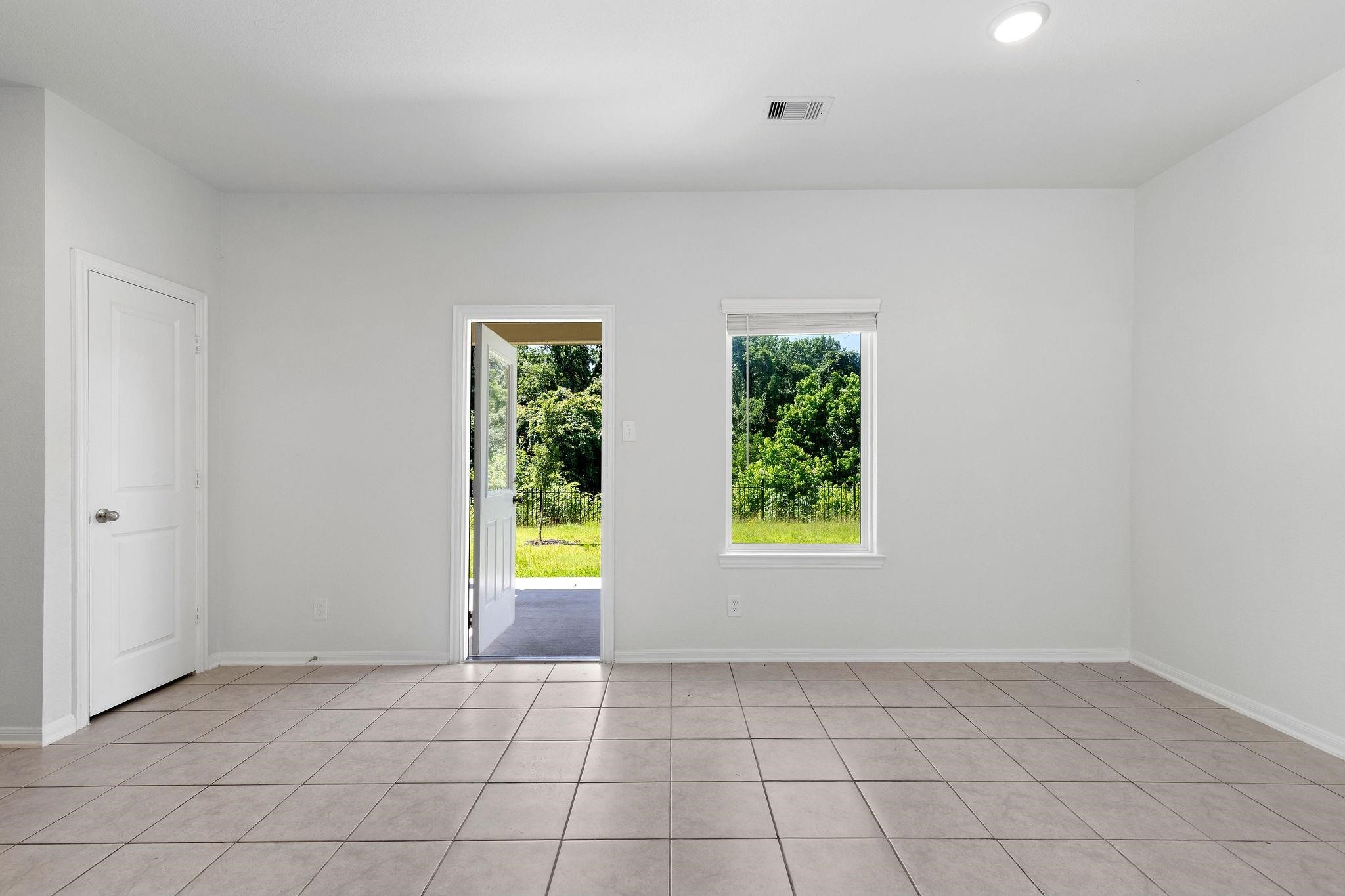 5319 Rivers Edge Drive Richmond, TX 77469 - Photo 9 of 23 an empty room with windows