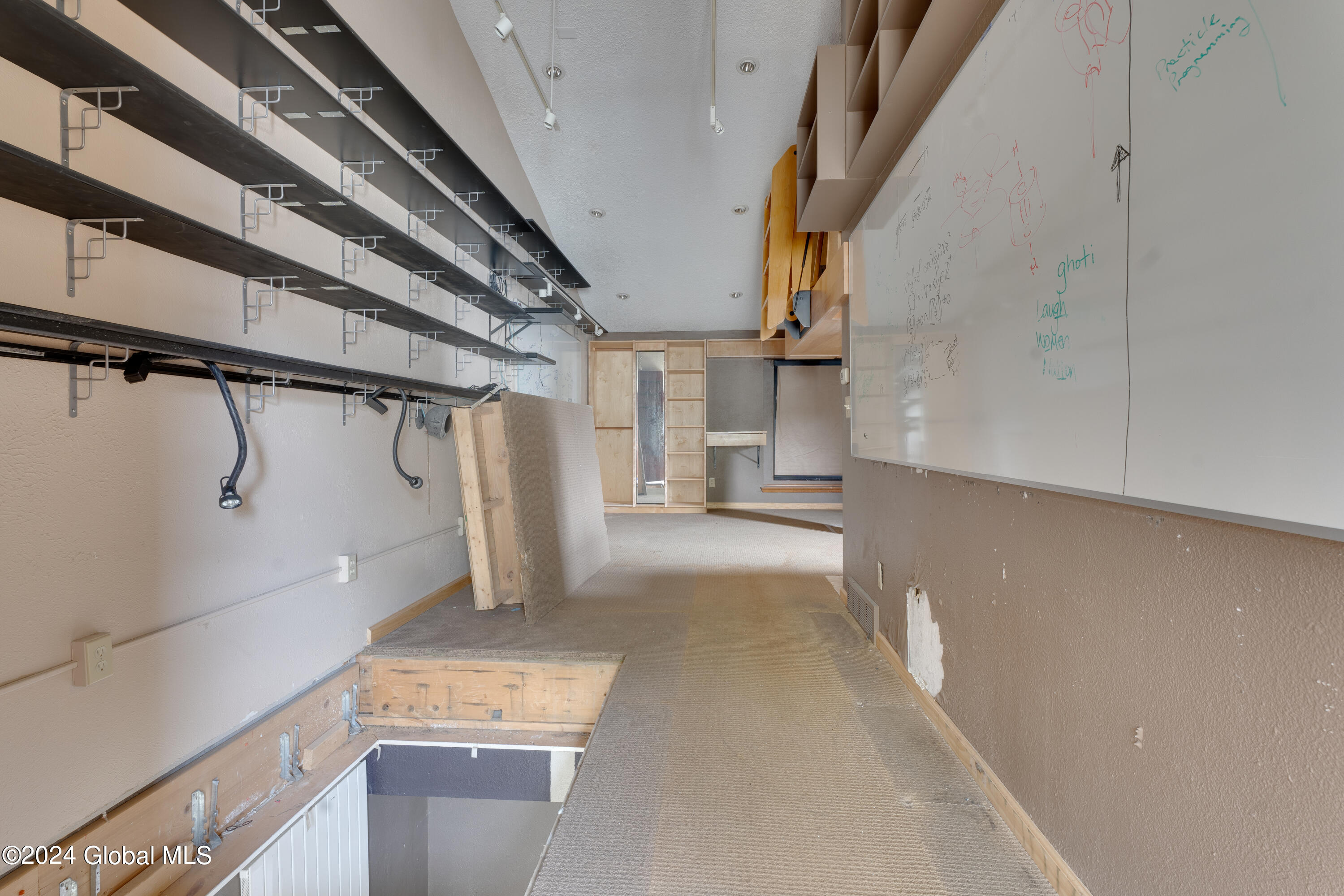 8 Hale Drive Halfmoon, NY 12065 - Photo 12 of 20 DSC09228HDR