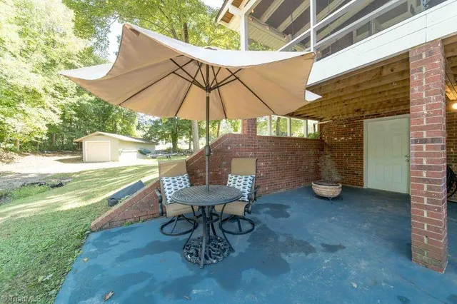 $555,000 | 118 Rock Harbor Drive, Lexington, NC 27292