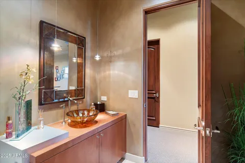 $7,850,000 | 6105 East Sage Drive, Paradise Valley, AZ 85253