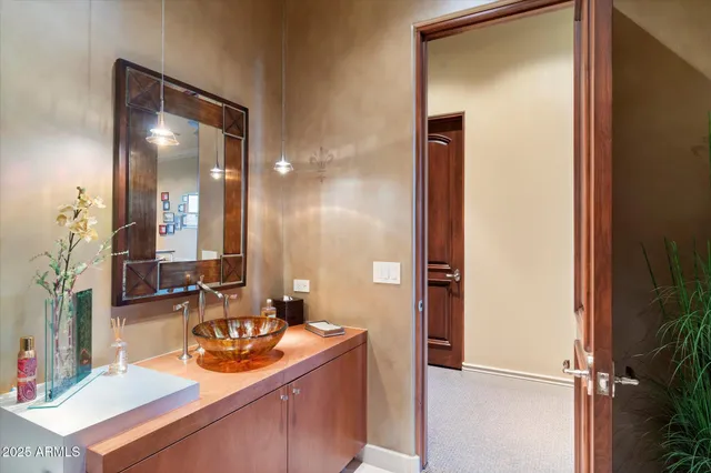 $7,850,000 | 6105 East Sage Drive, Paradise Valley, AZ 85253